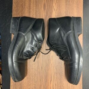 Boston Accents vintage black leather lace up short boots. Size 7.5